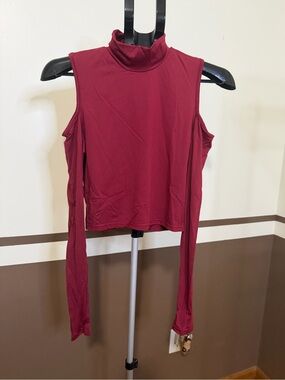 Chic Me Mock Neck Cold-Shoulder Crop Top in Wine NWOT
